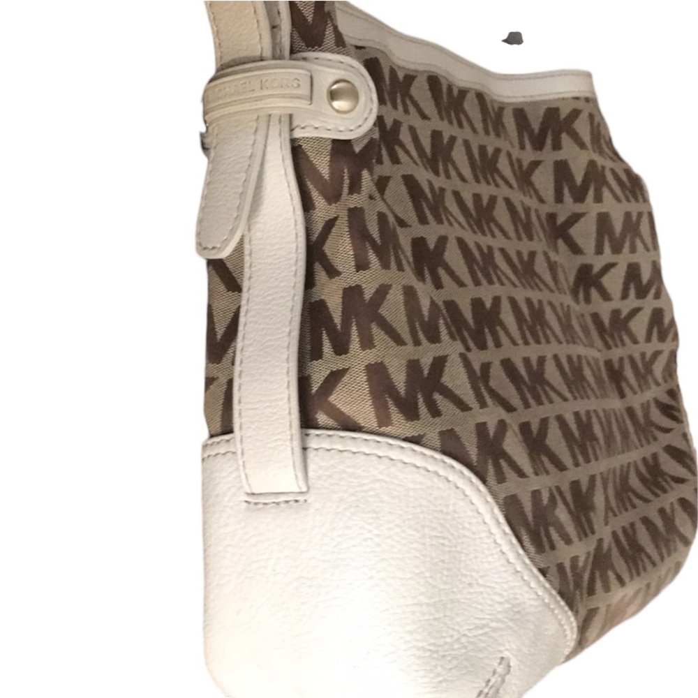 Micheal Kors white leather &  brown monogram canvas shoulder bag ,gold hardware - Picture 9 of 15